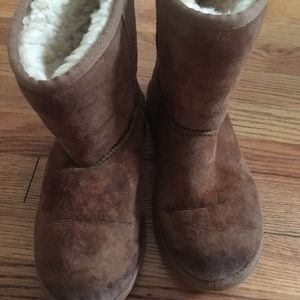Sz5 UGG boots